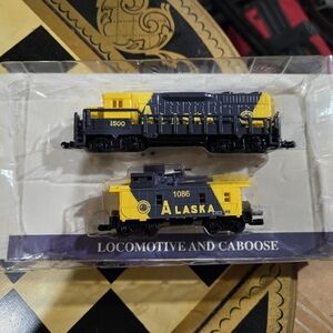 Alaska Locomotive and Caboose Set - Yellow and Black